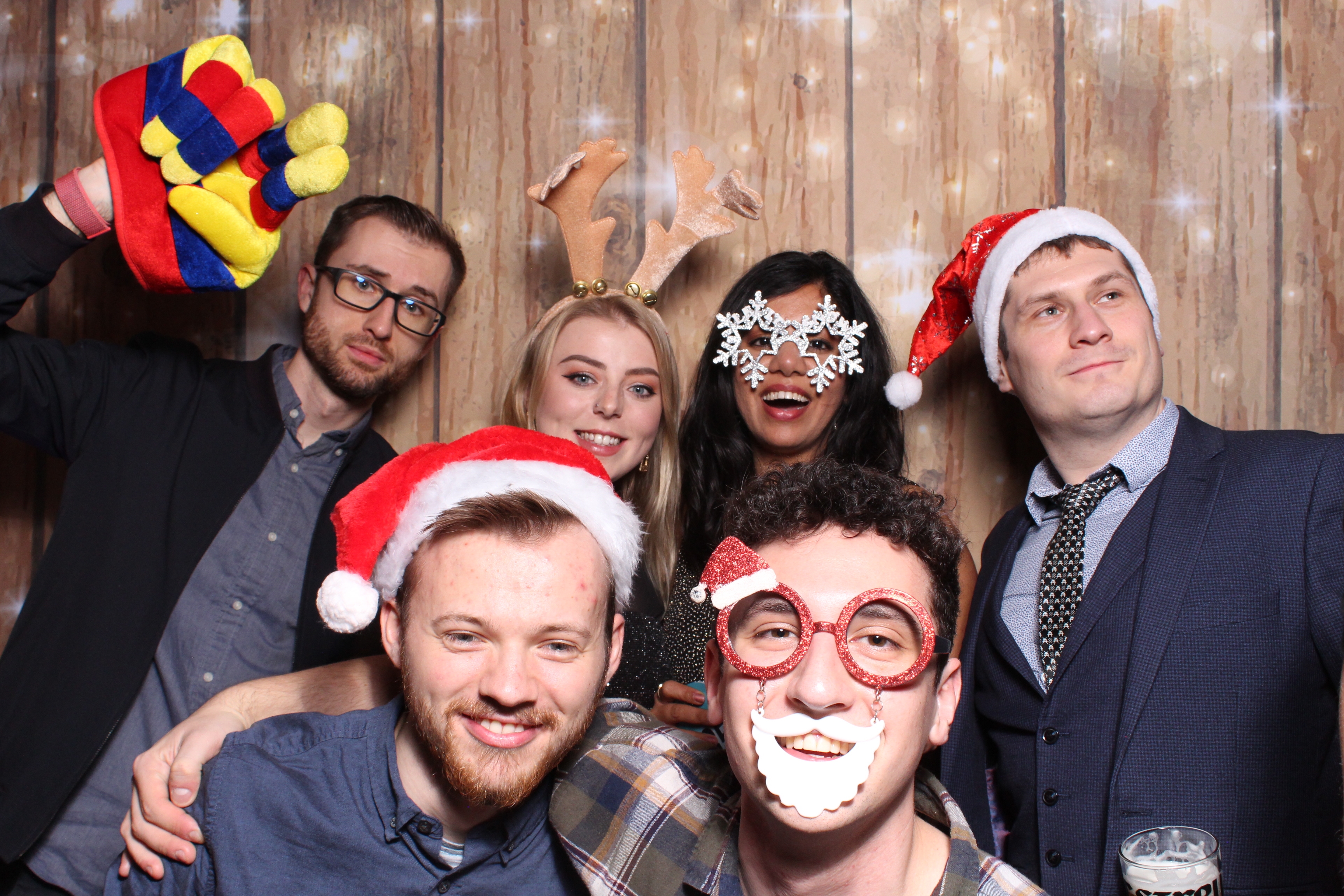 Tes Christmas party  | View more photos from the event at gallery.magicimages.uk/u/MagicImages/Tes-Christmas-party